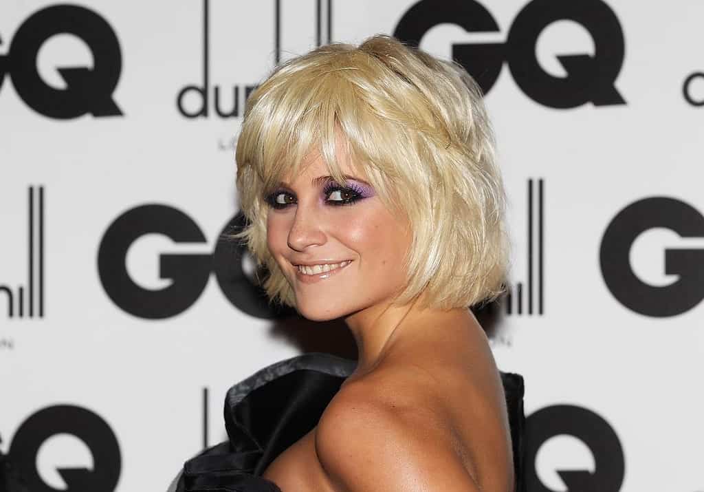 Go for the wilder version of the classic bob cut. Give your hair some edge by getting your stylist to cut it in rough, uneven, choppy style. This hairstyle has a very grunge look.