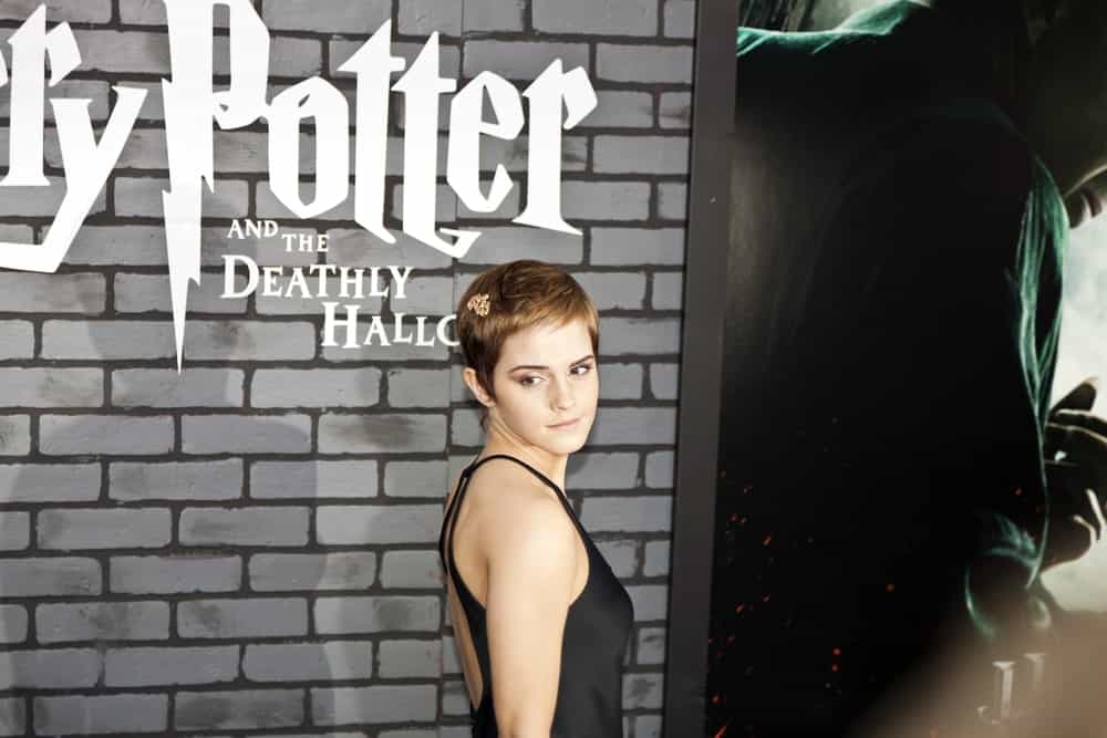 This little pixie cut sported by Emma Watson after she wrapped up her work on the “Harry Potter” franchise features tiny super-short strands, like feathers on a baby bird and was her most iconic hairstyle to date.