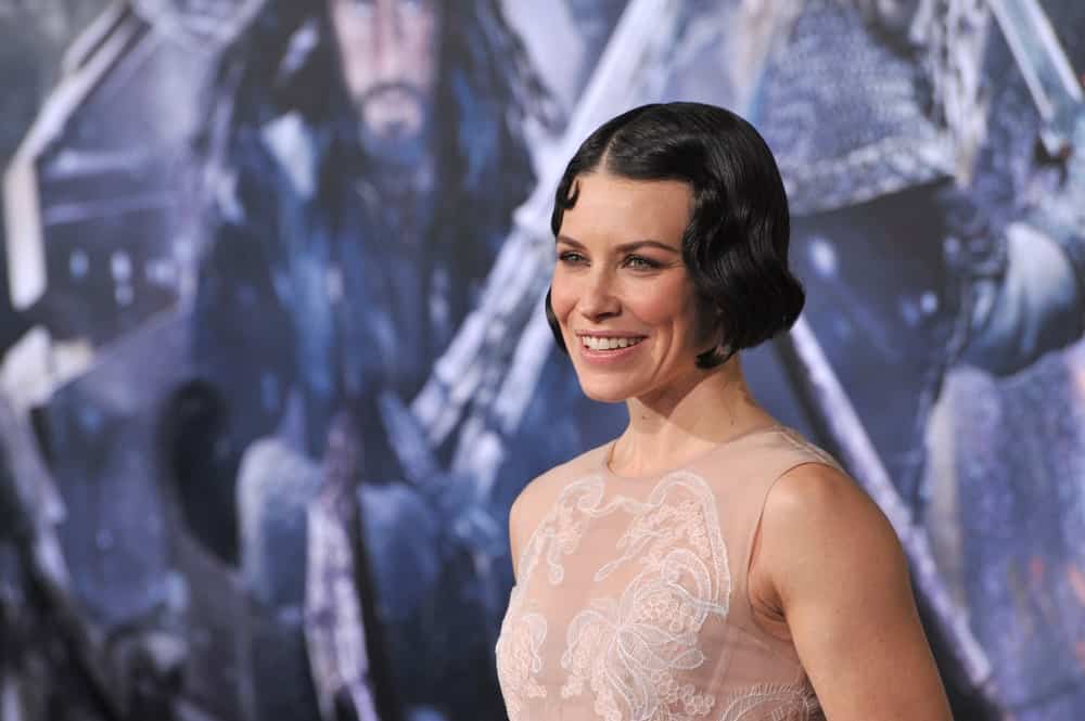 She might be the star of “The Hobbit” but Evangeline Lilly’s hairstyle is straight from “The Great Gatsby.” The very 1920’s hairstyle, worn by flappers, was given a super-dark brunette color that showed off the actress’ green eyes.
