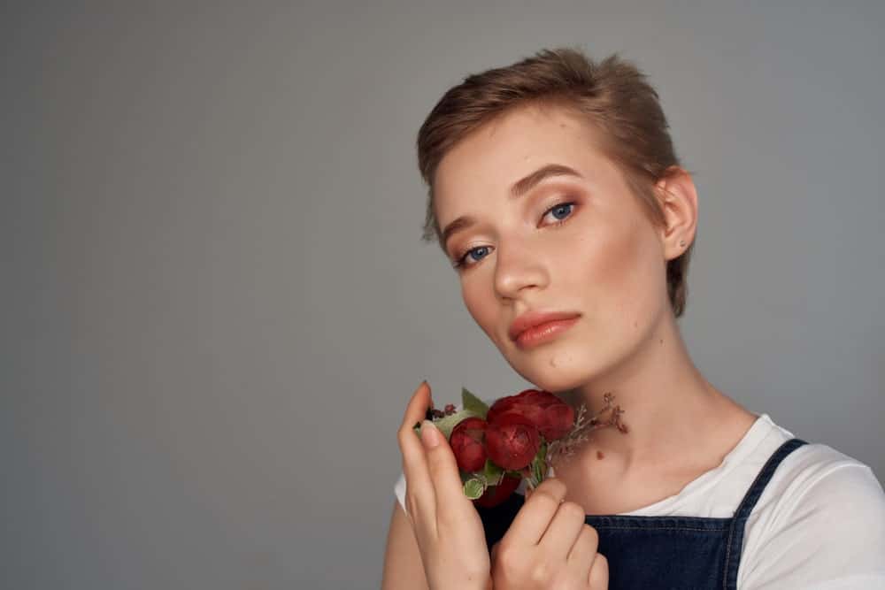 This angled pixie bangs look even more endearing if they are super-short, separated and piece-y. To get this effect, ask your stylist to thin out your bangs.