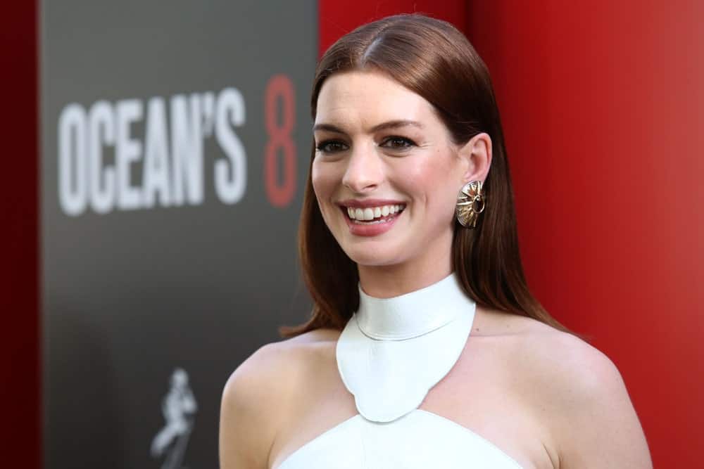 From Evangeline Lilly to Emilia Clarke to Anne Hathaway, Hollywood starlets have been rocking this super-chic hairstyle. If you have shiny, glossy locks that you want to show off to the maximum, part them in the middle and let the straight locks flow down your back.