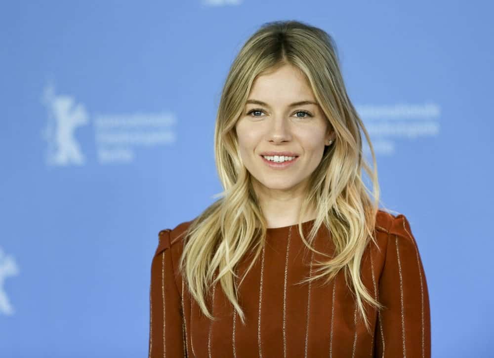 https://www.shutterstock.com/image-photo/sienna-miller-attends-the-lost-city-585348593?src=dR2i5_DJxVX49lcNnKobgA-1-0 Sienna Miller is a constant source of hairspiration. The actress has done it all, from short pixie cuts to long curls. Here, she has given her hair some length and let it loose and flowing on her shoulders. The look is casual, effortless and very Sienna. 