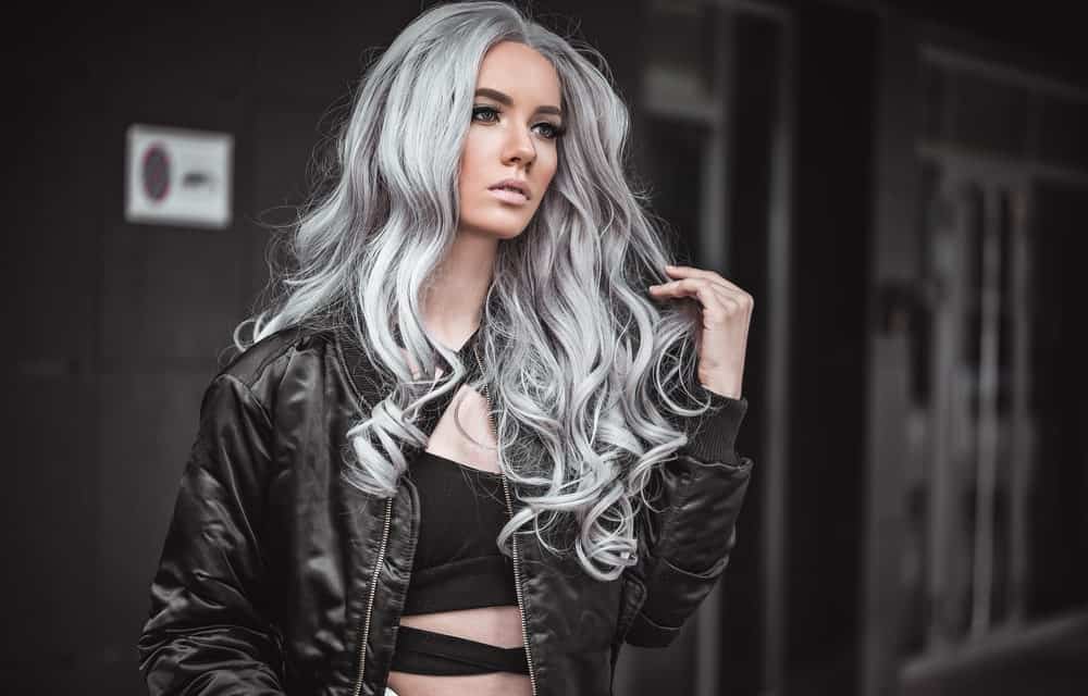 Wavy hair looks absolutely stunning with the right highlights. A steely platinum gray with darker streaks will make the curve of your wavy locks stand out even more and makes for a great, edgy look. 