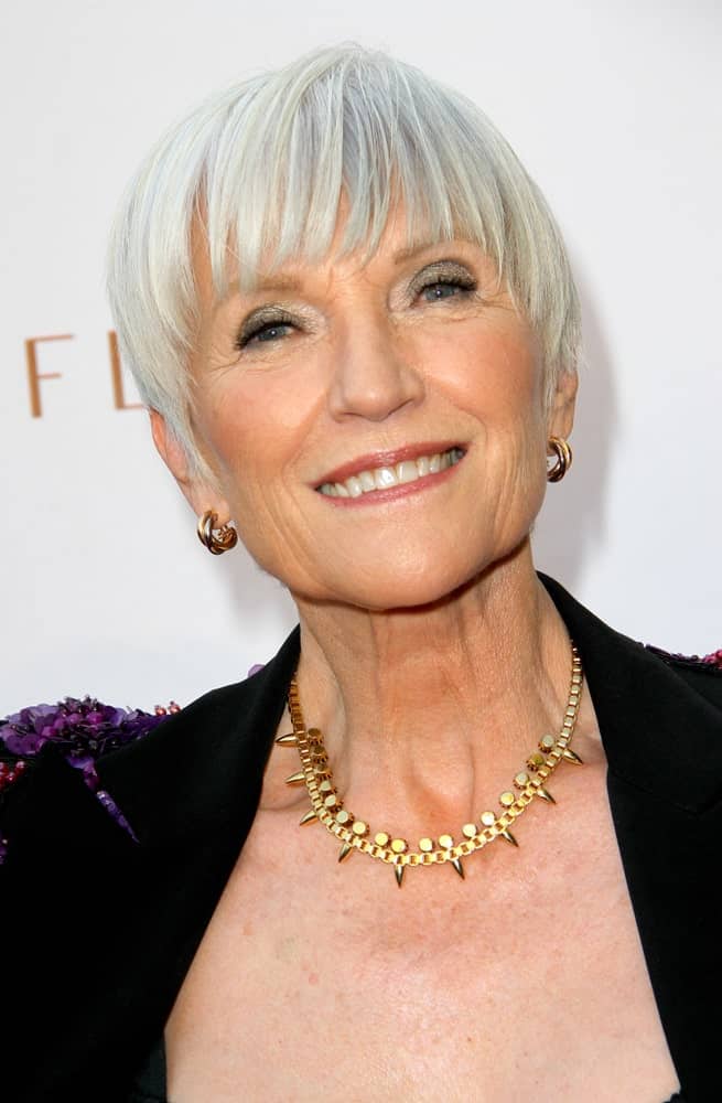 Maye Musk is oozing panache and grace in this uncomplicated and trouble-free hairstyle for women with gray hair. While she has cut her straight and silky, silvery white hair at the ear-level, she has gone for deep eye-skimming and airy-separated bangs to cover her forehead and make her look impressive.
