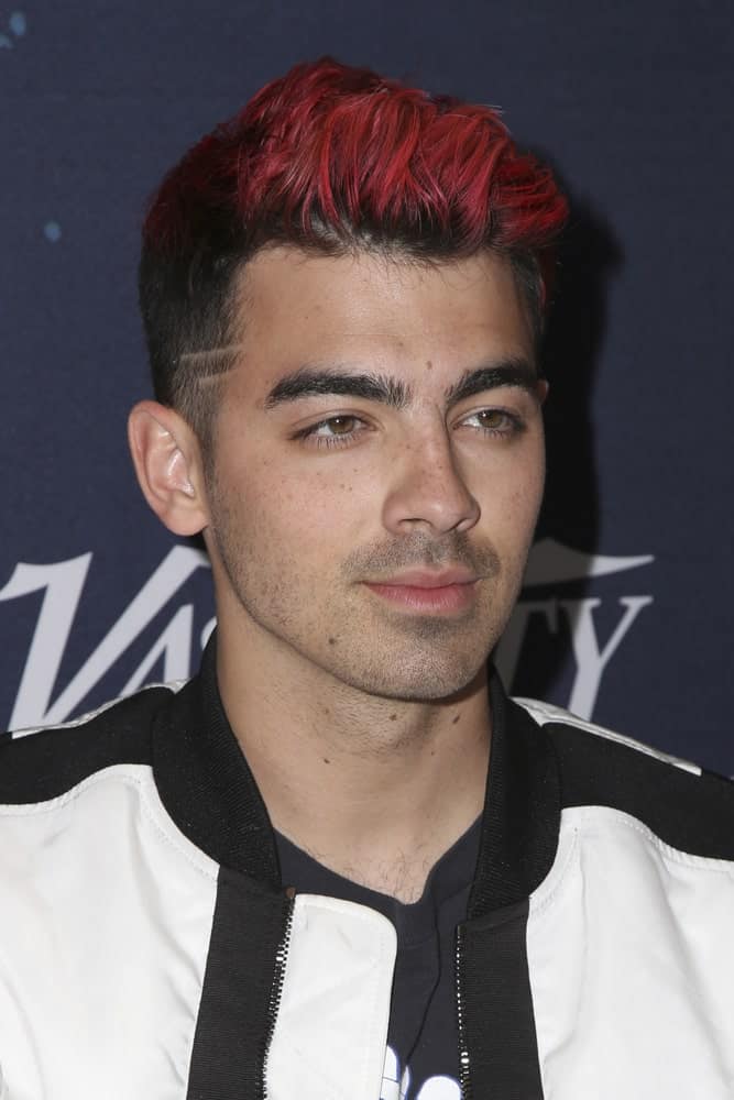 Remember the time when the handsome Joe Jonas surprised us all with his bold, red hair? With very short black hair from both the sides and the back, Joe Jonas has long locks in the front that has been colored a deep, striking shade of red that greatly stands out and catches the eye. This hair color is meant for all those daring people who like to experiment with their hair and play with bright, bold colors. 