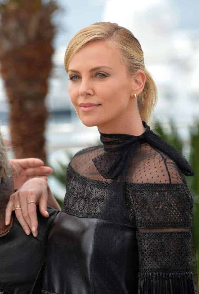 The actress exhibited her simple yet classy aura with her mid-length hair tied up into a ponytail. This was her look during the Mad Max : Fury Road' Photocall last May 14, 2015 at Cannes, France.