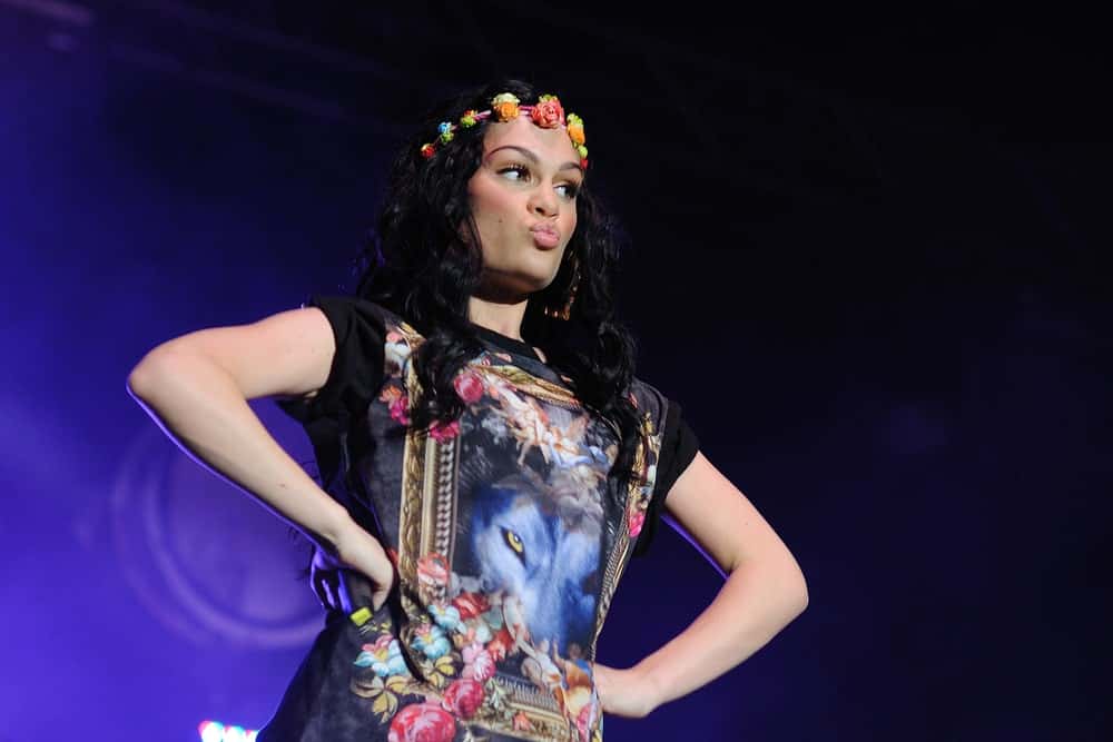 Jessie J, English singer and songwriter, performed at the FIB last July 14, 2012 in Benicassim, Spain. She had a floral casual shirt to match her floral headdress that complements her loose wavy tousled dark hair.