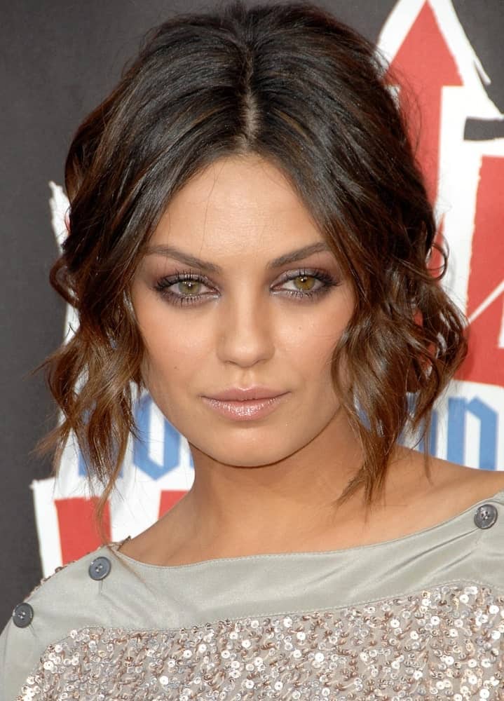 Mila Kunis was at the Third Annual VH1 Rock Honors The Who in Los Angeles last July 12, 2008 in a brilliant white outfit with sequins. This pairs well with her wavy and highlighted bob hairstyle and sexy smoky eyes.
