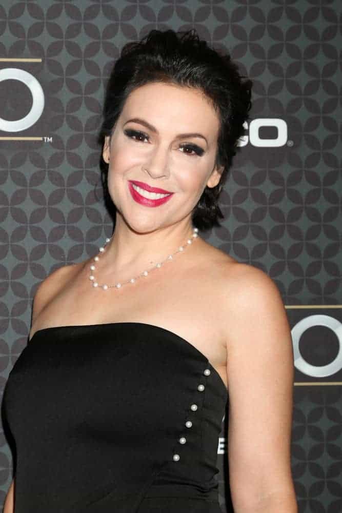 Alyssa Milano definitely wowed the crowd with her sophisticatedly styled loose upstyle locks at the NHL 100 Gala on January 27, 2017.