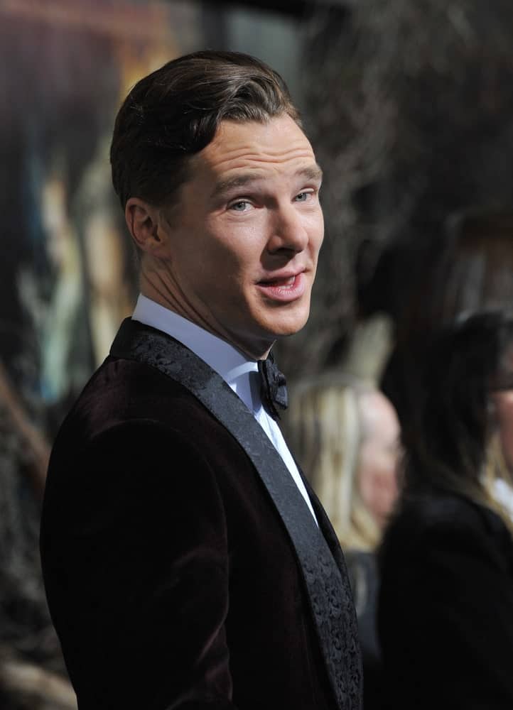 During the premiere of his movie "The Hobbit: The Desolation of Smaug" on December 2, 2013, Benedict Cumberbatch pulled off a wavy side-parted hairstyle that's paired with a black velvet suit.