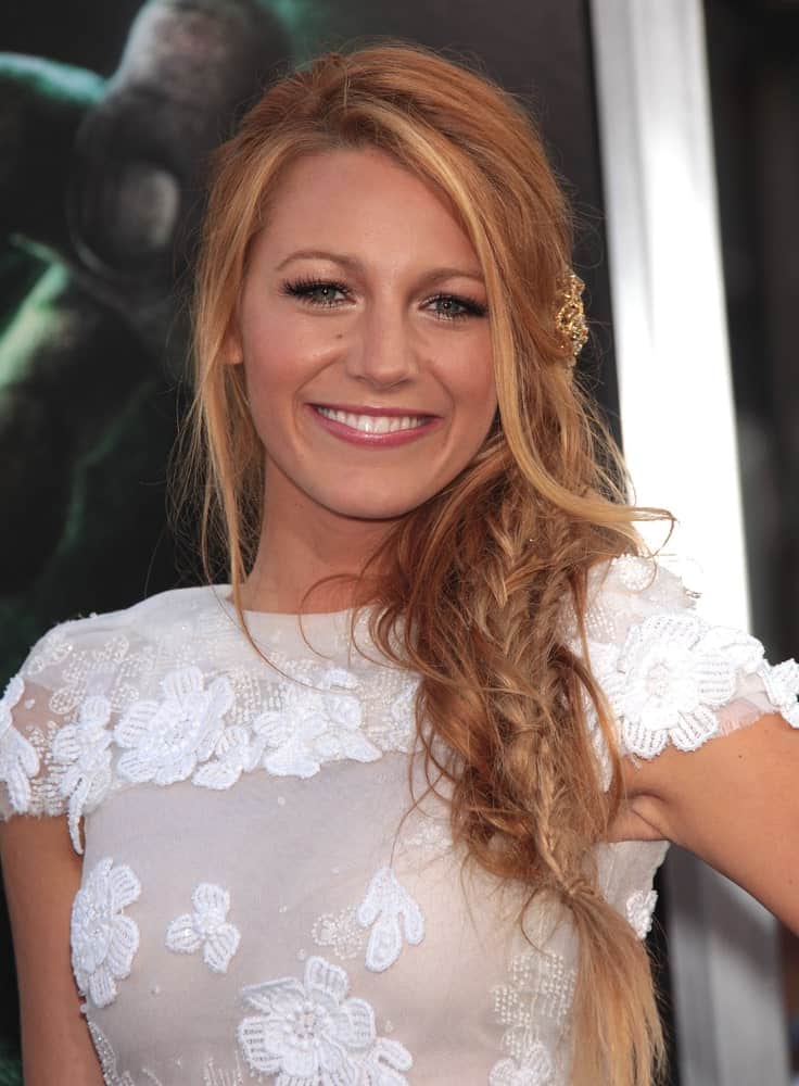 Blake Lively’s white floral dress went perfectly well with her tousled side-swept hairstyle incorporated with braids at the “Green Lantern” Los Angeles Premiere last June 15,2011 in Hollywood, CA.