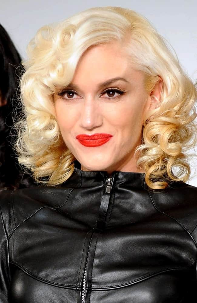 The talented singer Gwen Stefani was in attendance for the LAMB Fall/Winter 2010 Collection Fashion Show, MILK Studios in New York last February 11, 2010. She was edgy in her black leather outfit complemented by her highlighted curly hair.