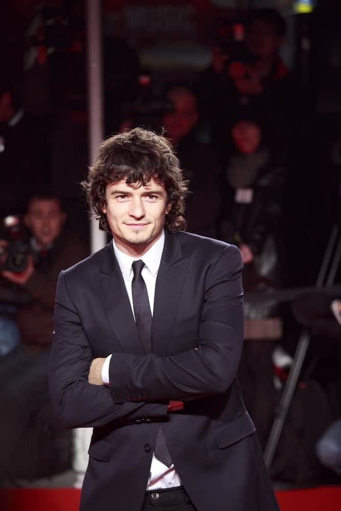 Orlando Bloom attended the Extreme Beauty In Vogue party at the Palazzina della Ragione on March 2, 2009 in Milan, Italy. He paired his smart casual outfit with a shaggy and messy fringe that has tousled curls.