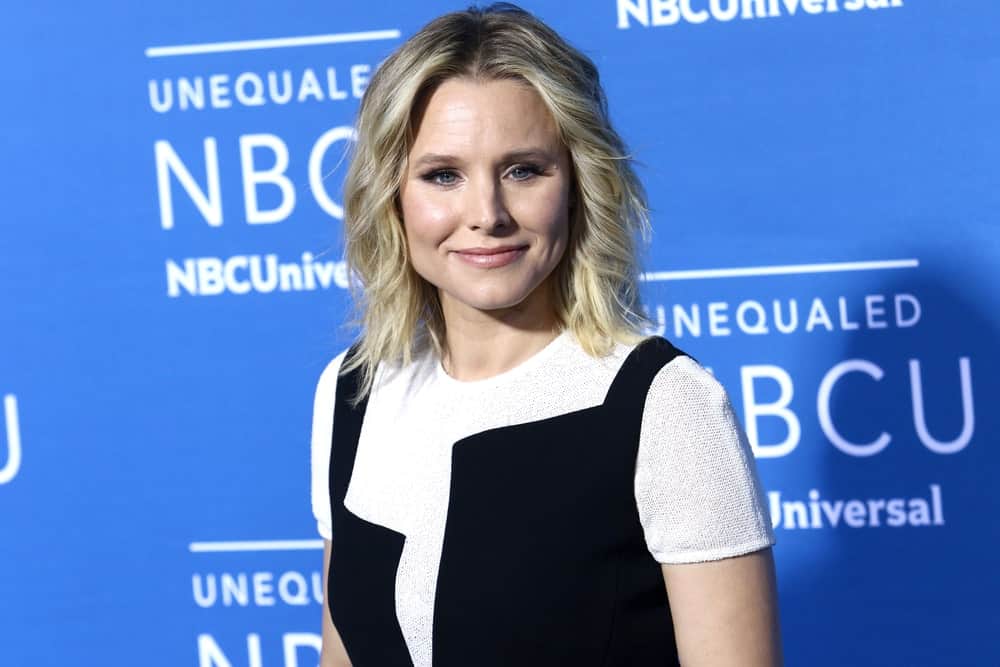 Kristen Bell made an appearance at the 2017 NBCUniversal Upfront on May 15, 2017, sporting her short blonde spiral waves with a middle parting.